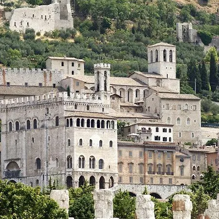 Carbonesca Sleeps 30 *